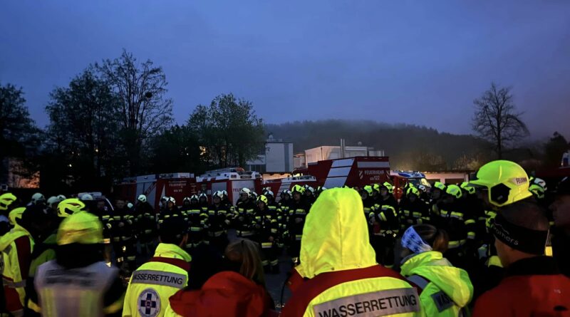 Großübung mit den umliegenden Feuerwehren am Faaker See