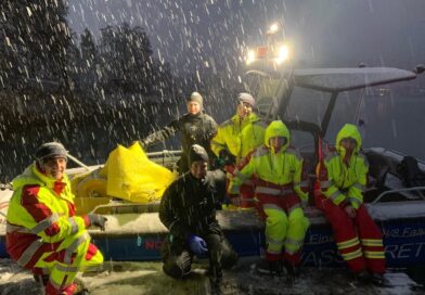 Winterliche Segelboot-Bergung
