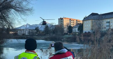 Suchaktion auf der Drau