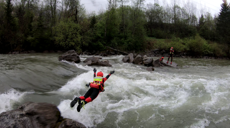 Durch Walzen und Wellen – Fließwassertraining auf der Möll