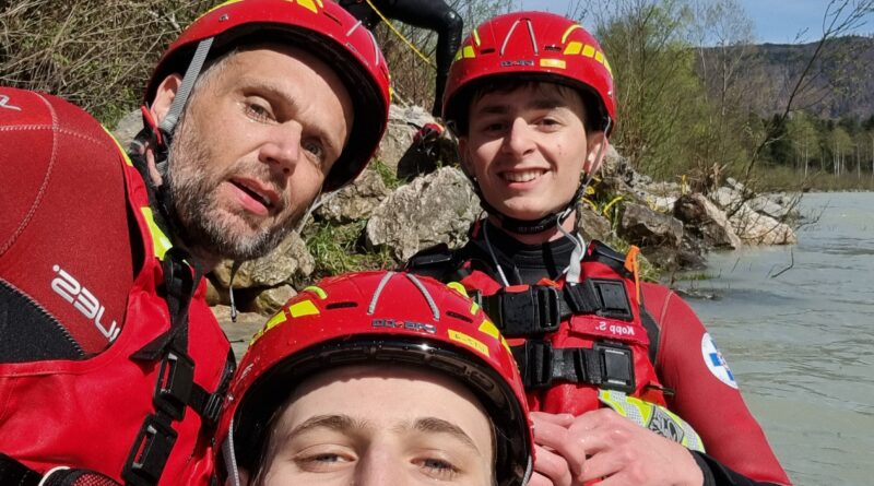 Erfolgreiches Training unserer Fließwasserretter in der Gail